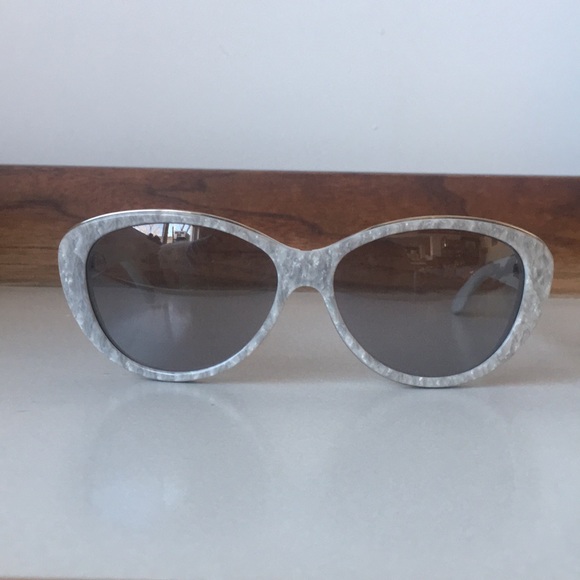 Dior silver and grey pearly sunglasses - Picture 4 of 7